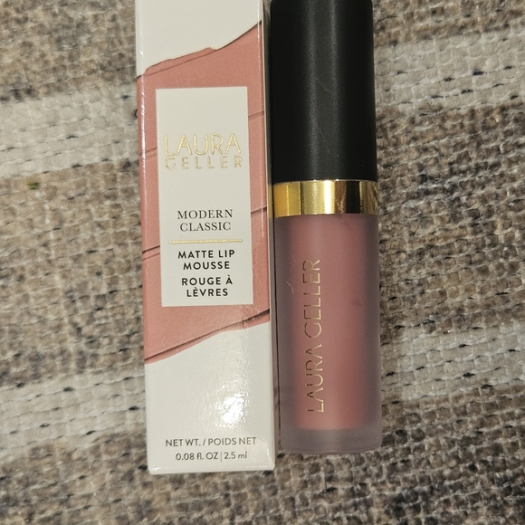 NEW Laura Geller Makeup Set with Eyeshadow, Brow Pencil, Matte Lip & Pouch - Picture 2 of 16